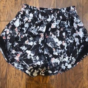 Lululemon Tracker running short